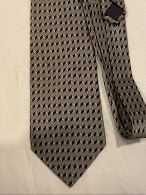 Men's Tongue Tied Gray and Black Geometric Pattern Tie